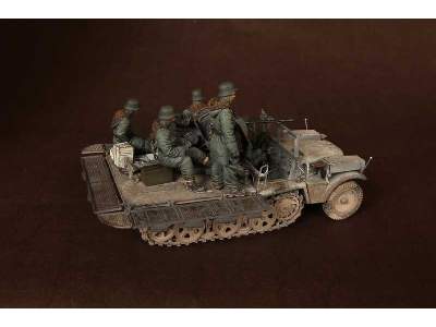 Crew For Sd.Kfz.10/4 Fur 2cm Flak 30 (For Dragon 6676) - image 20