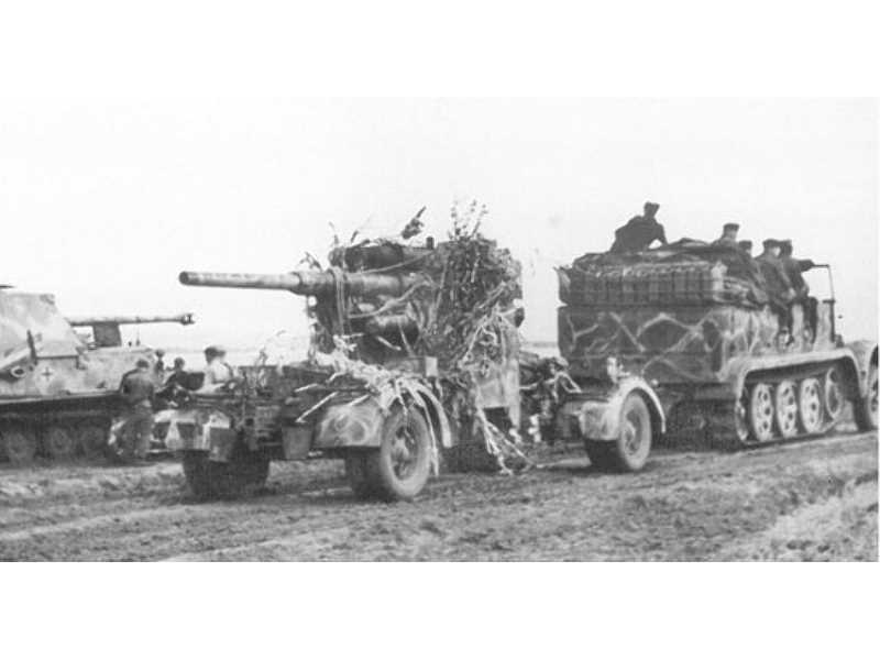 Sd.Kfz.7 8(t) Halftrack + 88mm FlaK 36/37 - image 1