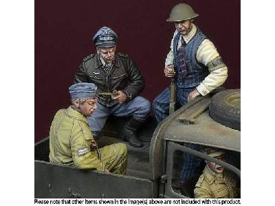 Under Guard Battle Of Britain 1940 3 Figures Set - image 1