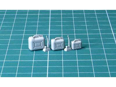 Plastic Jerry Can 5, 10 I 20 L. - image 3