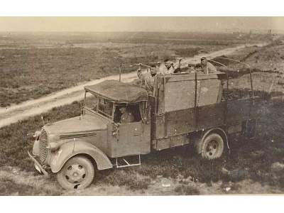 G917T 3t German Cargo truck (soft cab) - image 12