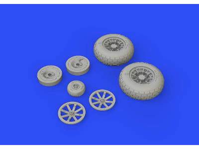 P-40N wheels 1/32 - Trumpeter - image 3