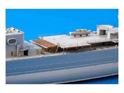 HMS Cornwall 1/350 - Trumpeter - image 9