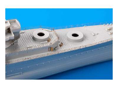 HMS Cornwall 1/350 - Trumpeter - image 11