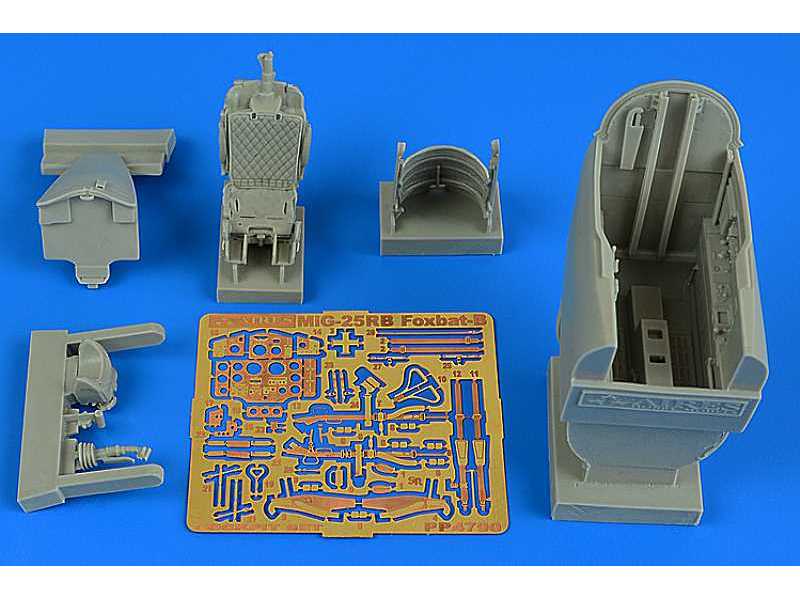 MiG-25RB Foxbat-B cockpit set - ICM - image 1