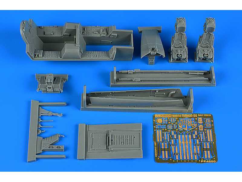 Tornado IDS early v. cockpit set - Revell - image 1