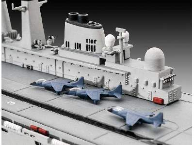 HMS Invincible (Falkland War) - image 2