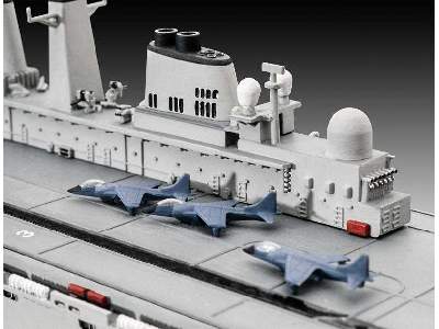 Dragon 1/700 H.M.S. Invincible (Falklands War 1982) | DRA7028