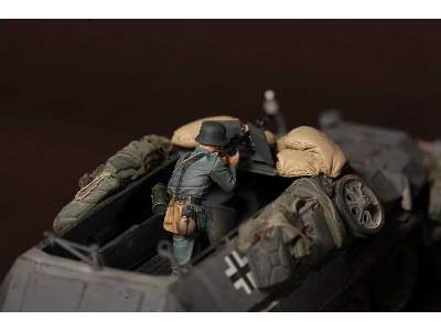 German Machine Gunner For Hanomag - image 1