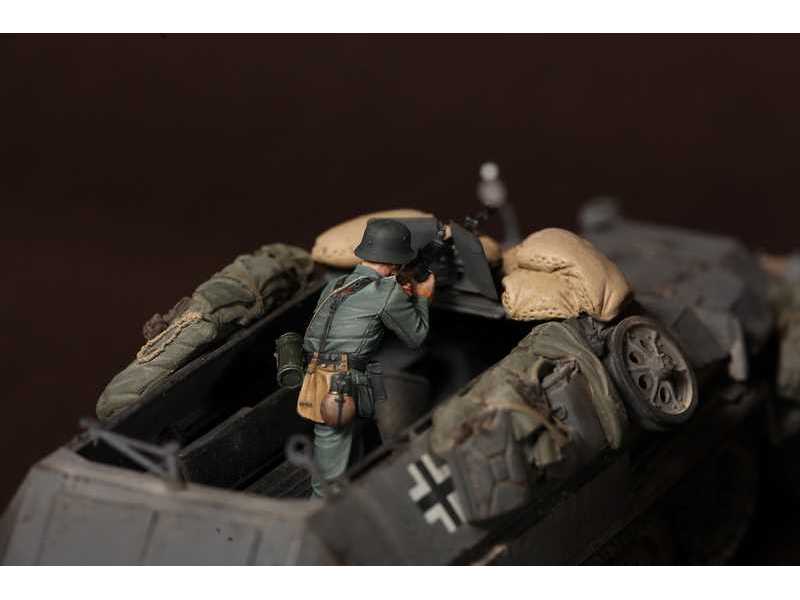 German Machine Gunner For Hanomag - image 1 German Machine Gunner For Hanomag - image 1