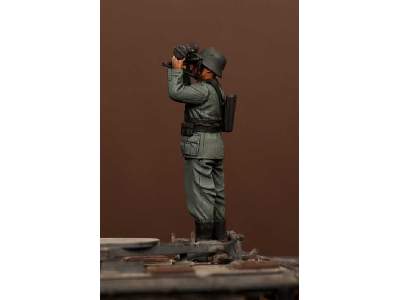 German Antiaircraft Gunner With Artillery Rangefinder - image 5