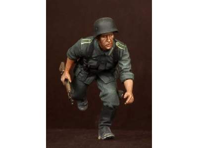 German Panzergrenadier - image 5