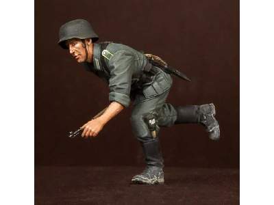 German Panzergrenadier - image 8