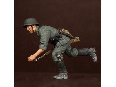 German Panzergrenadier - image 9