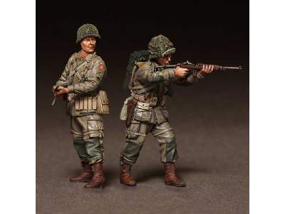Sergeant And Radio Operator 82st Airborne In Battle. WW Ii 2 Fig - image 1