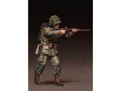 Sergeant And Radio Operator 82st Airborne In Battle. WW Ii 2 Fig - image 3