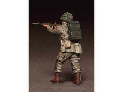 Sergeant And Radio Operator 82st Airborne In Battle. WW Ii 2 Fig - image 4