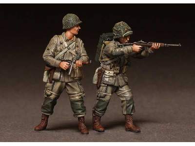 Sergeant And Radio Operator 82st Airborne In Battle. WW Ii 2 Fig - image 5