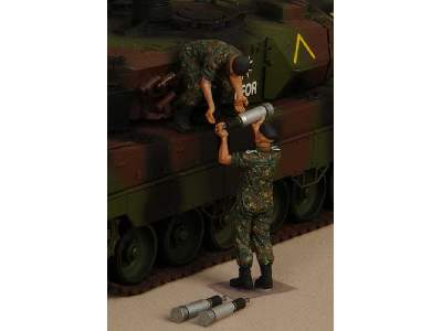 Ammo Loading Tankmens Of The Bundeswehr 2 Figures - image 6