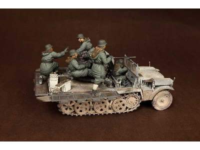 Crew For Sd.Kfz.10/4 Fur 2cm Flak 30 (For Dragon 6676) - image 9