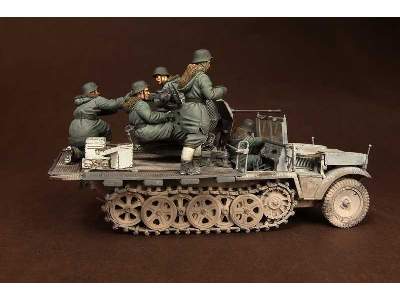 Crew For Sd.Kfz.10/4 Fur 2cm Flak 30 (For Dragon 6676) - image 10