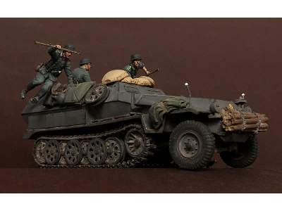 German Panzergrenadiers In  Battle. WW Ii 5 Figures Set - image 7