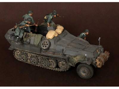 German Panzergrenadiers In  Battle. WW Ii 5 Figures Set - image 10