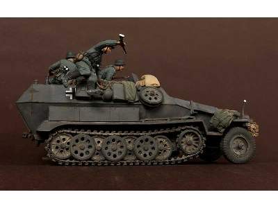 German Panzergrenadiers In  Battle. WW Ii 5 Figures Set - image 11