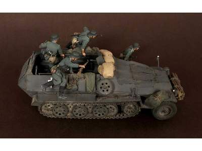 German Panzergrenadiers In  Battle. WW Ii 5 Figures Set - image 12