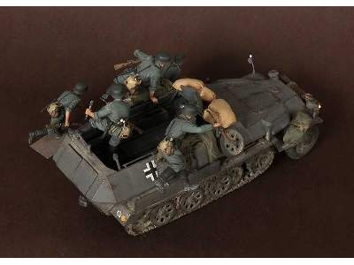 German Panzergrenadiers In  Battle. WW Ii 5 Figures Set - image 13