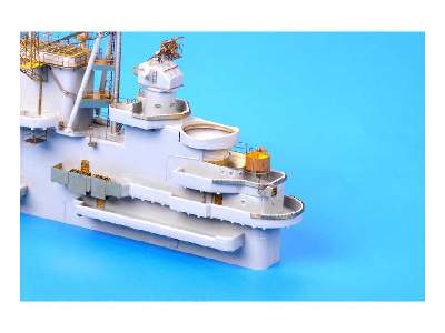 USS CV-10 Yorktown island 1/350 - Trumpeter - image 7