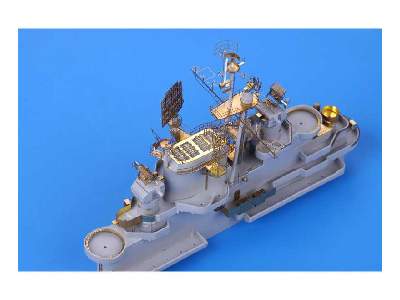 USS CV-10 Yorktown island 1/350 - Trumpeter - image 10