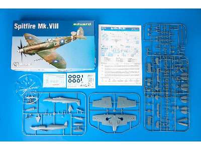 Spitfire Mk. VIII 1/48 - image 4