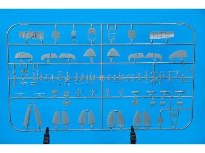 Spitfire Mk. VIII 1/48 - image 8