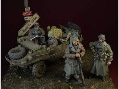 Waffen SS Big Set, Ardennes 1944, 4 Figures + Schwimmwagen Acces - image 1