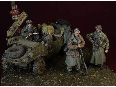 Waffen SS Big Set, Ardennes 1944, 4 Figures + Schwimmwagen Acces - image 3