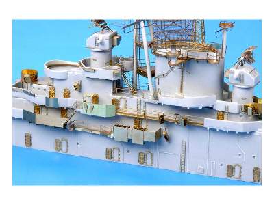 USS CV-10 Yorktown 1/350 - Trumpeter - image 25