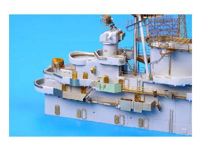 USS CV-10 Yorktown 1/350 - Trumpeter - image 26