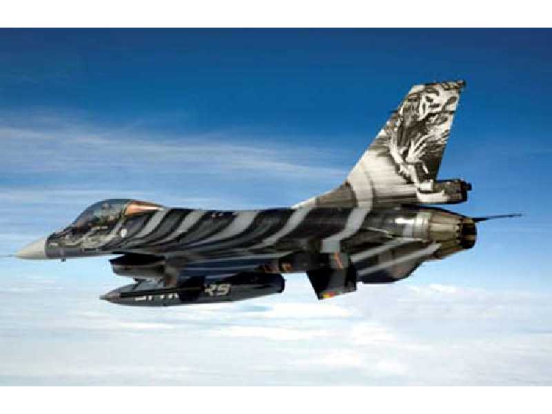 F-16 Mlu Tigermeet 2009 - Gift Set - image 1 F-16 Mlu Tigermeet 2009 - Gift Set - image 1