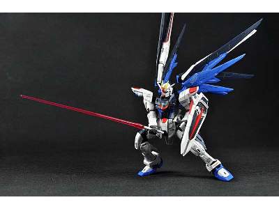 Freedom Gundam (Gundam 83575) - image 4