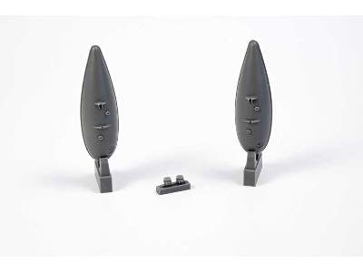 P-51d Mustang Metal Drop Tanl W/ Jutting Filler Neck (2 Pcs) - image 1