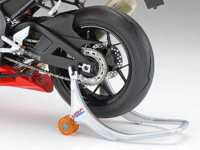 Honda CBR1000RR-R FIREBLADE SP - image 9