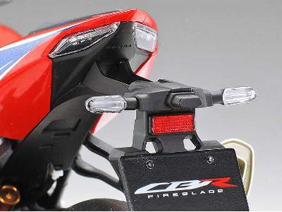 Honda CBR1000RR-R FIREBLADE SP - image 10