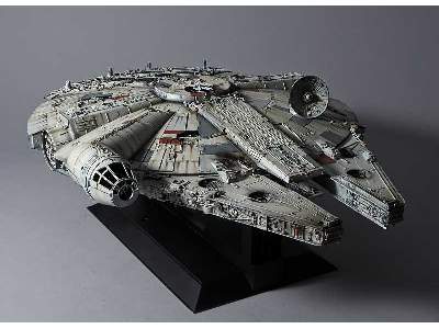 BANDAI Millennium Falcon "Perfect Grade" - image 2