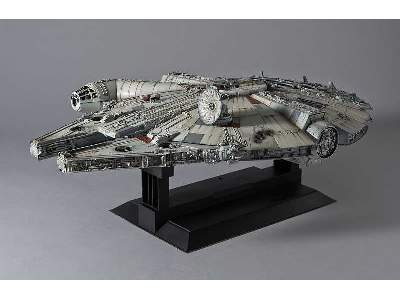 BANDAI Millennium Falcon "Perfect Grade" - image 4