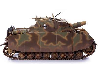 German Sturmpanzer IV Brummbär - image 9