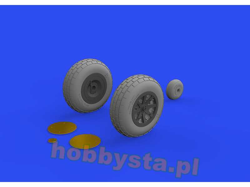 P-40E wheels 1/32 - Trumpeter - image 1