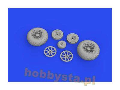 P-40E wheels 1/32 - Trumpeter - image 9