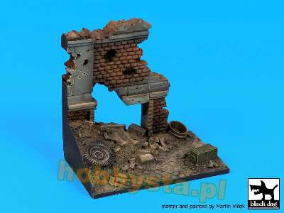 Europe Street Ruin Base (95x60 mm) - image 2