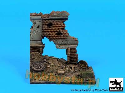 Europe Street Ruin Base (95x60 mm) - image 3